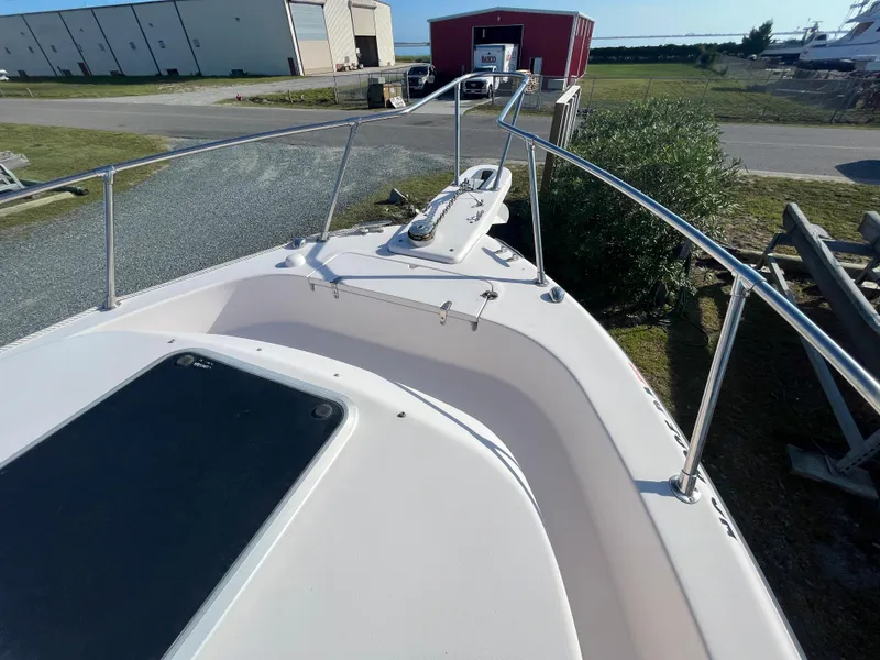 Slide: The Image of Grady-White 282 Sailfish, recessed walkaround - 17