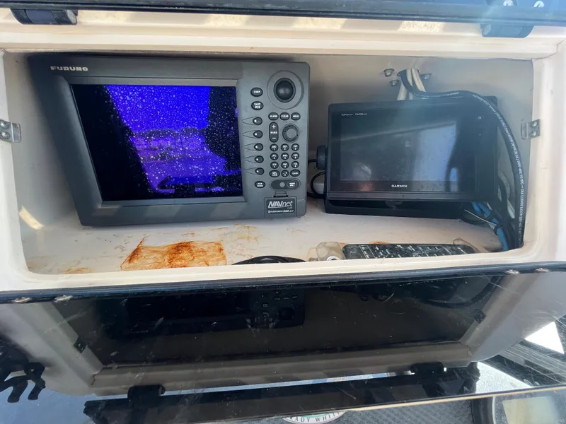 Slide: The Image of Grady-White 282 Sailfish, Furuno and Garmin units - 33
