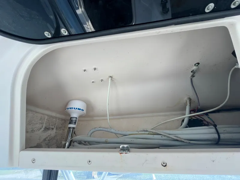 Slide: The Image of Grady-White 282 Sailfish, port side radiobox - 35