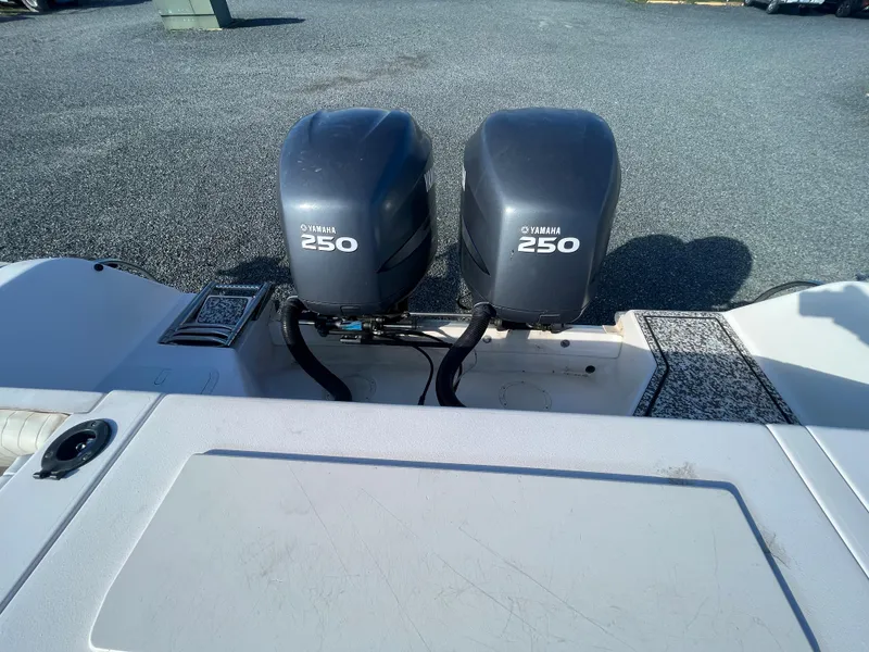 Slide: The Image of Grady-White 282 Sailfish, hydraulic steering - 9