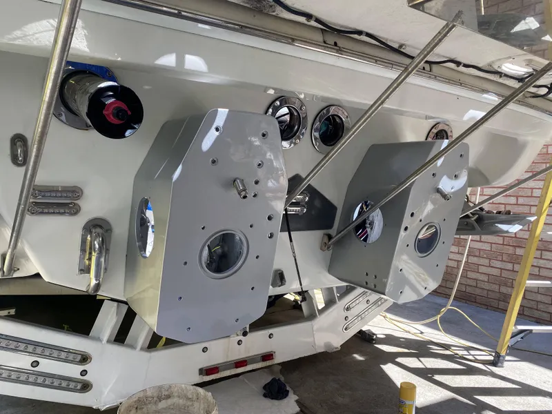 Slide: The Image of Rear view of a 2000 Formula 400 SS boat with outboard motor mounts. - 10