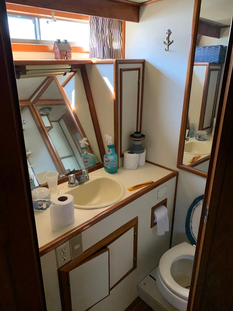 Slide: The Image of 1987 Kha Shing Vista 40 boat bathroom with sink, mirror, and toilet. - 18