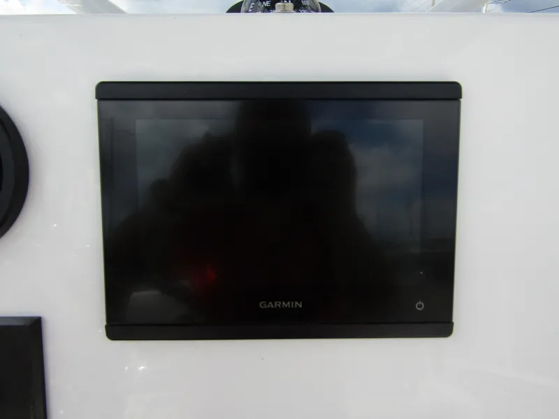 Slide: The Image of Garmin display on 2024 Wellcraft 202 Fisherman boat dashboard. - 18