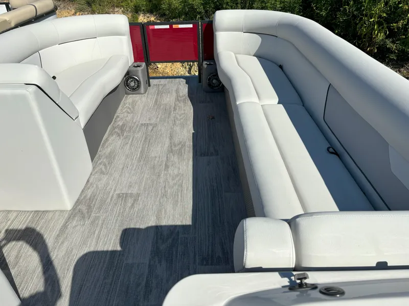 Slide: The Image of Crest CLASSIC FISH 220SF 2024 - 7