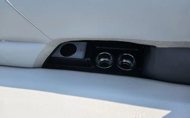 Slide: The Image of Crest Caribbean LX 250SLC CP3 2024 - 11