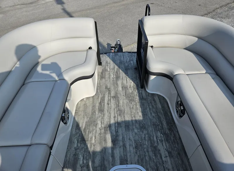 Slide: The Image of Crest Caribbean LX 250SLC CP3 2024 - 12