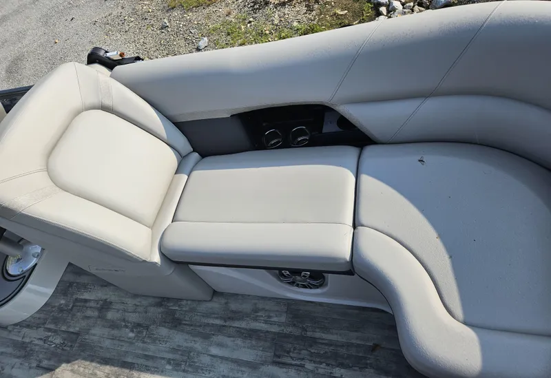 Slide: The Image of Crest Caribbean LX 250SLC CP3 2024 - 13