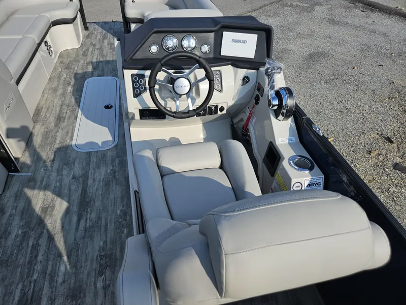 Slide: The Image of Crest Caribbean LX 250SLC CP3 2024 - 14