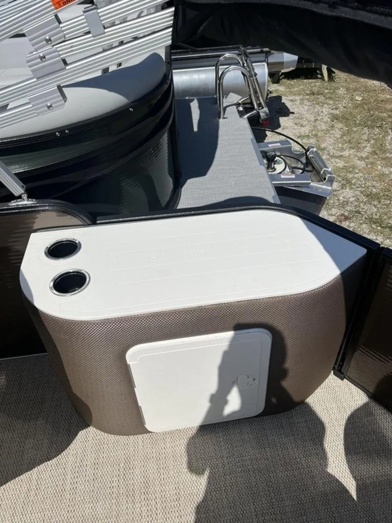 Slide: The Image of Crest Classic LX 220 C4 2024 - 6