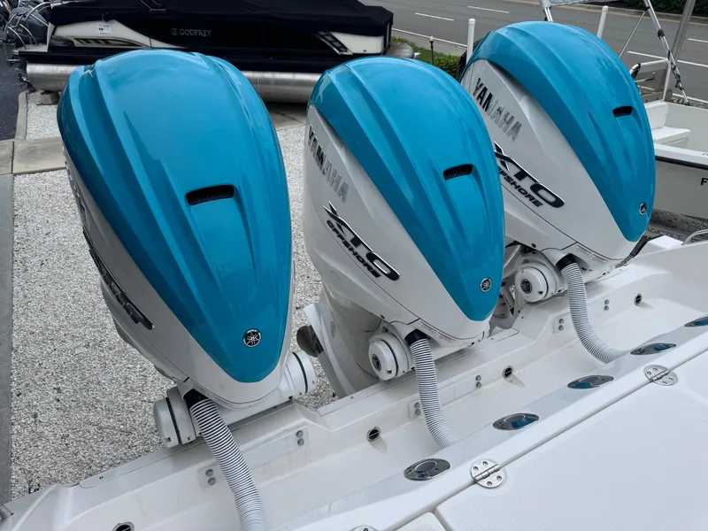 Slide: The Image of Triple Yamaha outboard engines on 2024 Everglades 395 CC boat. - 49