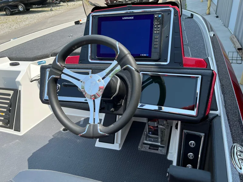 Slide: The Image of 2024 Ranger Z520R boat dashboard with steering wheel and Lowrance fishfinder. - 13