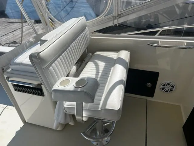 Slide: The Image of 2003 Carolina Classic 28 boat interior with white seating and cup holders. - 18
