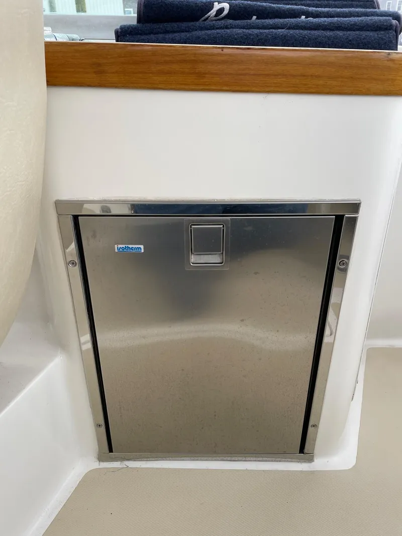 Slide: The Image of Stainless steel hatch on a 2005 Hunt Yachts Harrier 25. - 6