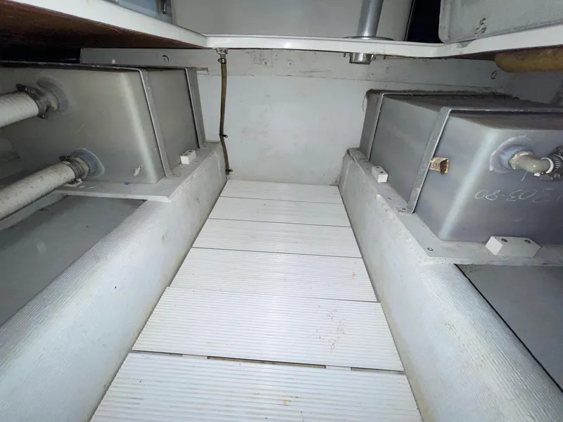 Slide: The Image of Engine compartment of a 2005 Hunt Yachts Harrier 25 boat. - 10