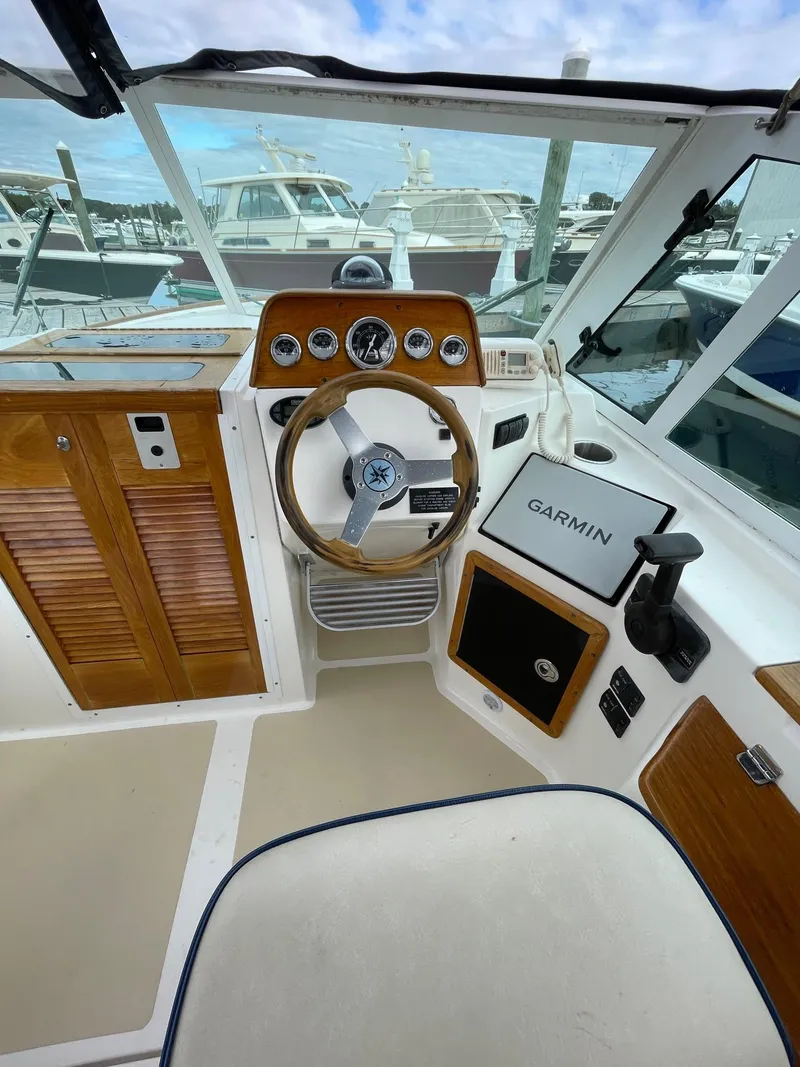 Slide: The Image of 2005 Hunt Yachts Harrier 25 cockpit with Garmin navigation system. - 7
