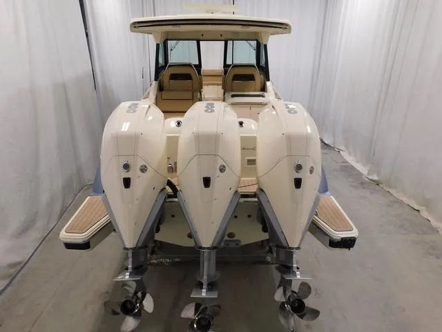 Slide: The Image of Chris-Craft Calypso 35 2022 - 11