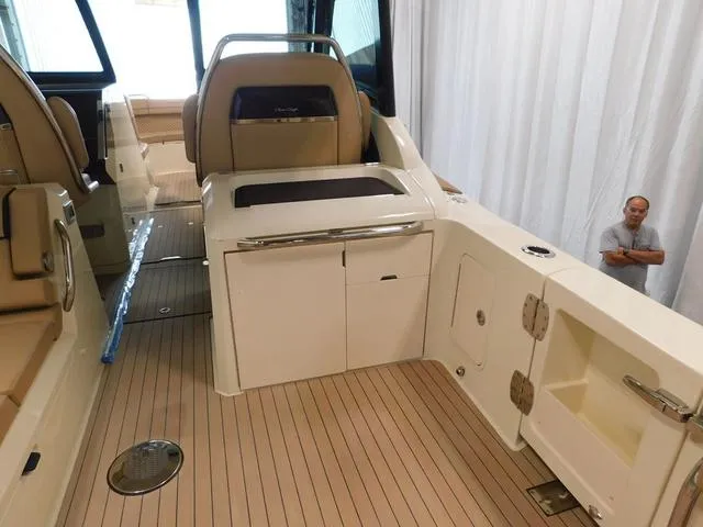 Slide: The Image of Chris-Craft Calypso 35 2022 - 22