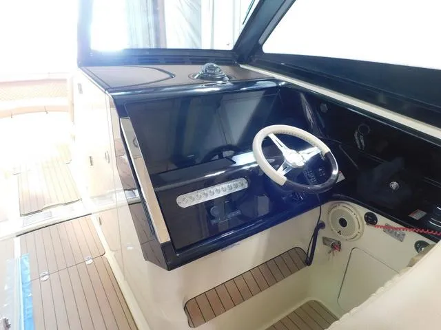 Slide: The Image of Chris-Craft Calypso 35 2022 - 25