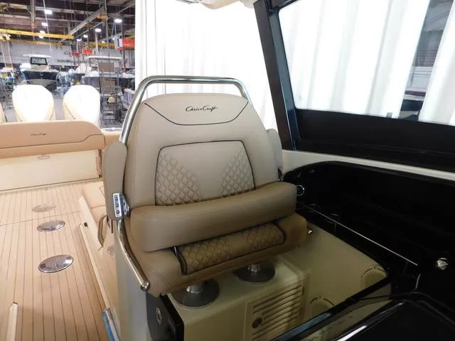 Slide: The Image of Chris-Craft Calypso 35 2022 - 27