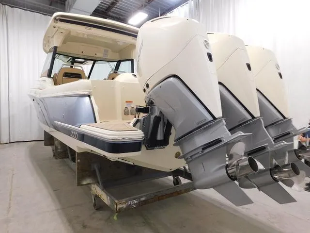 Slide: The Image of Chris-Craft Calypso 35 2022 - 9