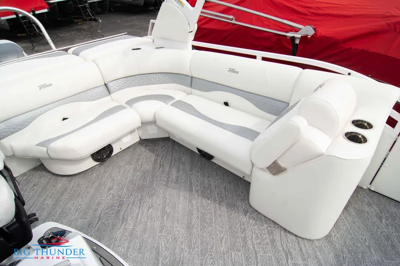 Slide: The Image of Luxurious seating area on the 2023 JC NEPTOON 27 TT SPORT boat. - 34