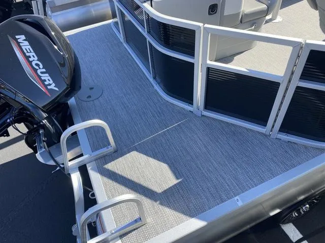 Slide: The Image of Bennington 20 SL - L Bench - Pontoon 2024 - 18