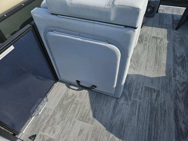 Slide: The Image of Crest Classic LX 220SLC CPT 2024 - 10