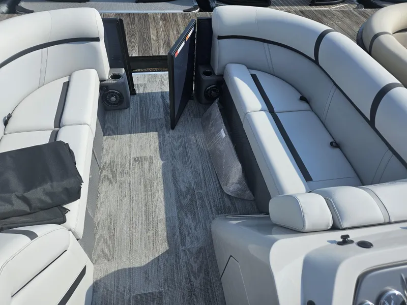 Slide: The Image of Crest Classic LX 220SLC CPT 2024 - 2