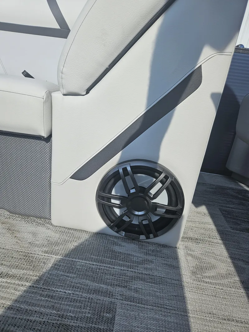 Slide: The Image of Crest Classic LX 220SLC CPT 2024 - 4