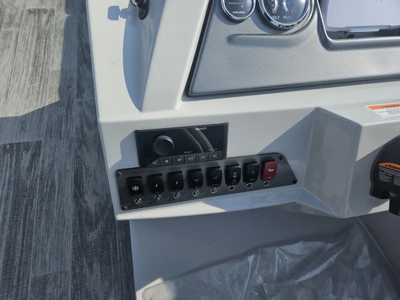 Slide: The Image of Crest Classic LX 220SLC CPT 2024 - 9