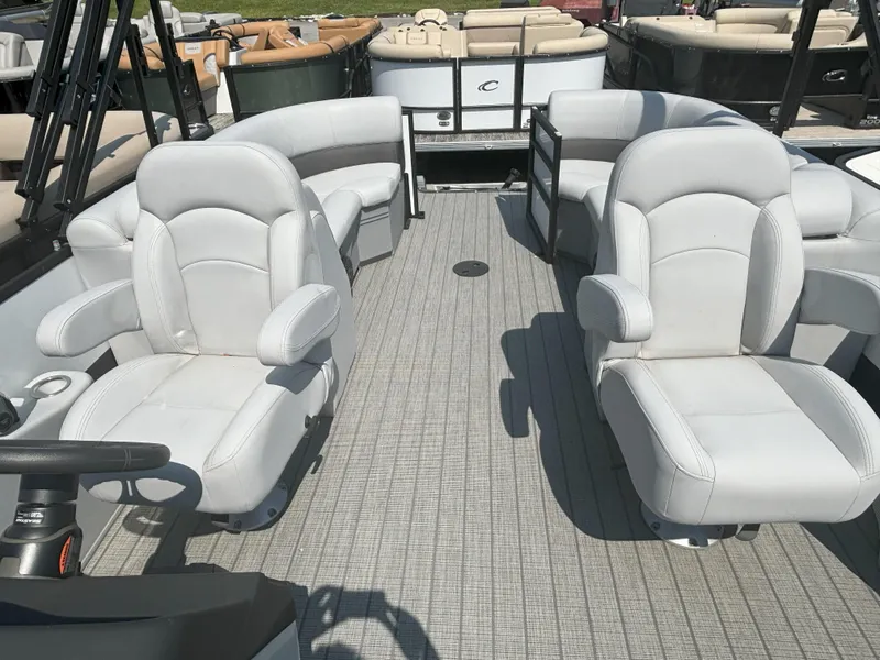 Slide: The Image of Bentley Pontoons Legacy 223 Navigator 2024 - 13