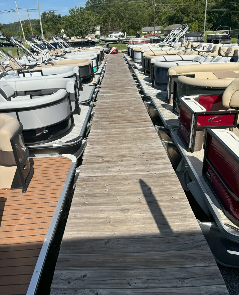 Slide: The Image of Bentley Pontoons Legacy 223 Navigator 2024 - 15