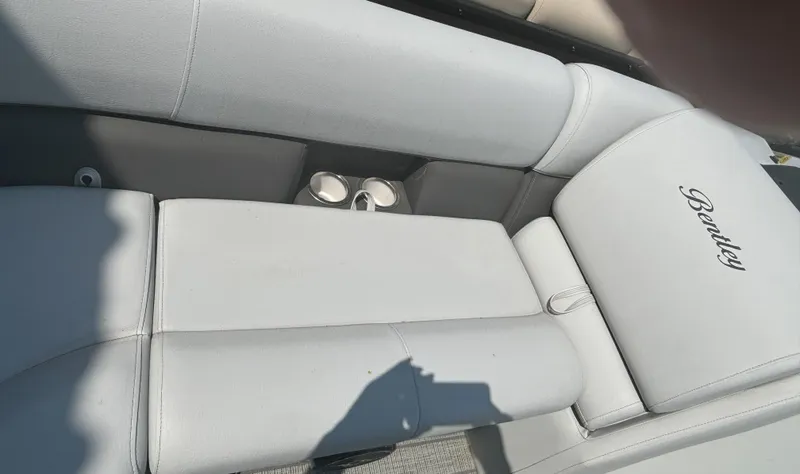 Slide: The Image of Bentley Pontoons Legacy 223 Navigator 2024 - 3
