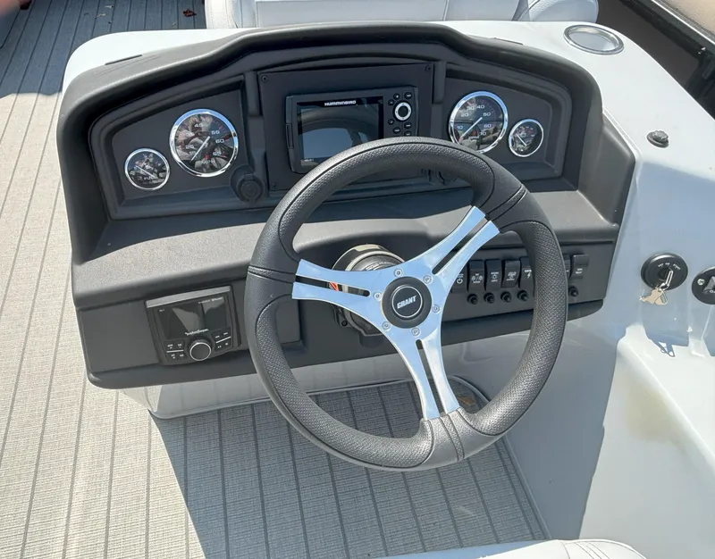 Slide: The Image of Bentley Pontoons Legacy 223 Navigator 2024 - 5
