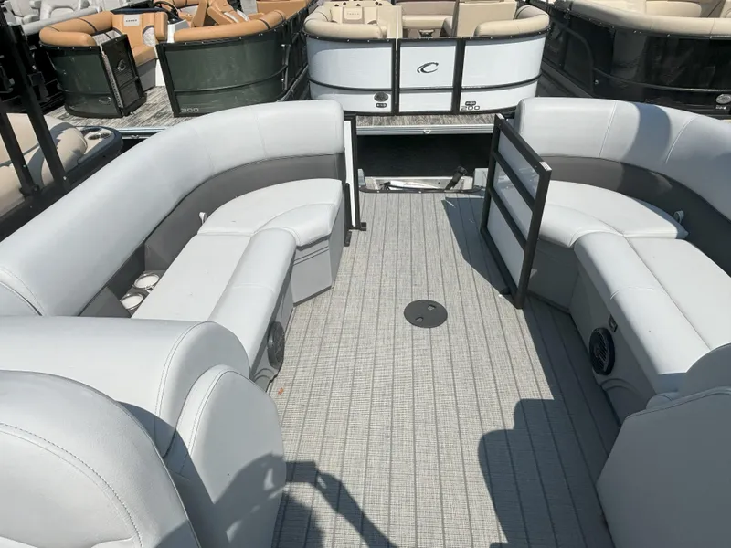 Slide: The Image of Bentley Pontoons Legacy 223 Navigator 2024 - 6