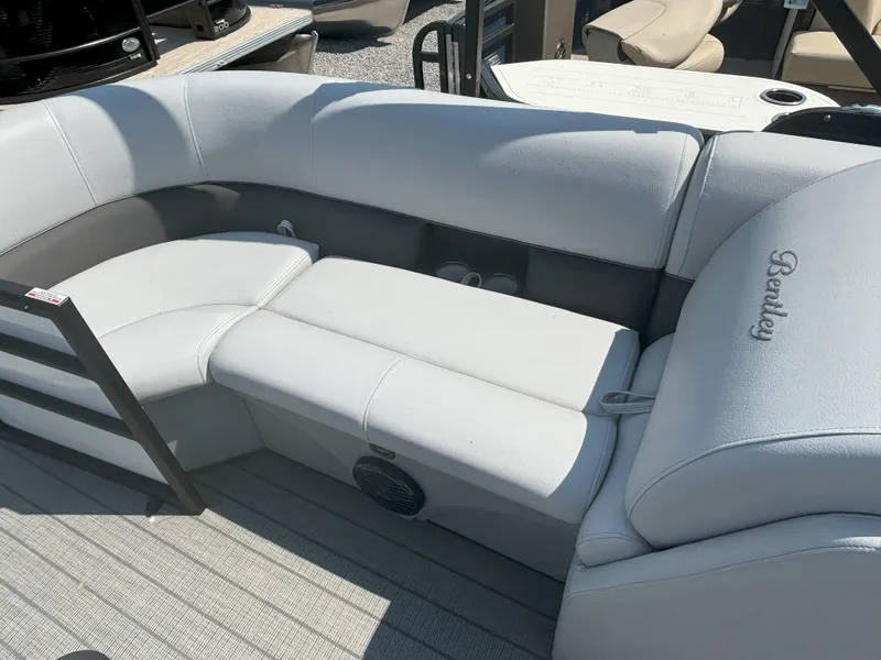 Slide: The Image of Bentley Pontoons Legacy 223 Navigator 2024 - 7