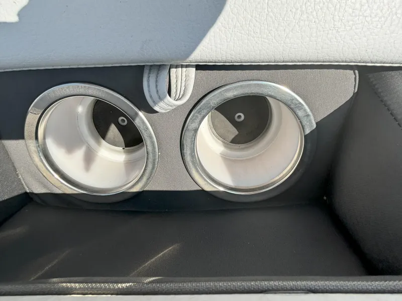 Slide: The Image of Bentley Pontoons Legacy 223 Navigator 2024 - 8