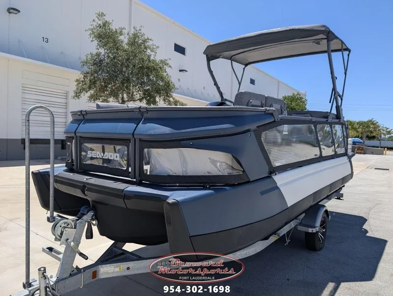 Slide: The Image of Sea-Doo Switch Cruise 21 2024 - 3