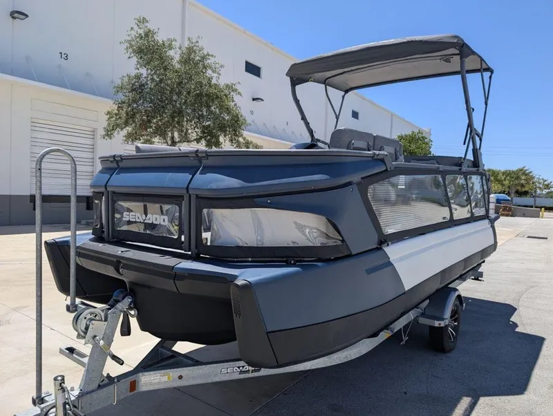 Slide: The Image of Sea-Doo Switch Cruise 21 2024 - 42