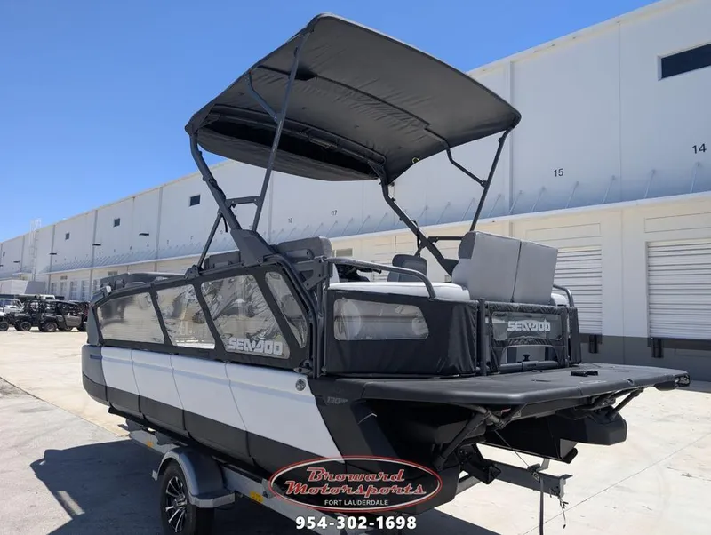 Slide: The Image of Sea-Doo Switch Cruise 21 2024 - 6