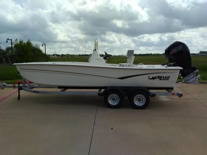Slide: The Image of 2024 Mako Pro Skiff 19 CC on trailer, side view, outdoors. - 6