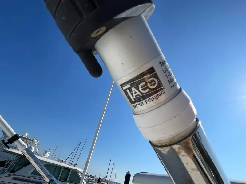 Slide: The Image of Pursuit C 280 Center Console 2011 - 50