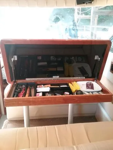 Slide: The Image of Salon Table with Storage - 14