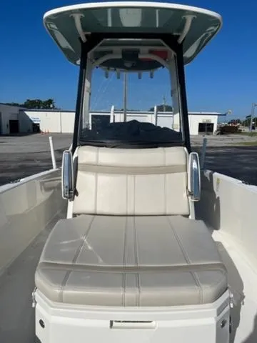 Slide: The Image of Boston Whaler 250 Dauntless 2021 - 10