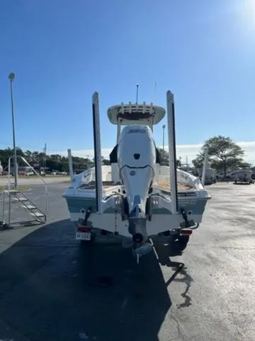 Slide: The Image of Boston Whaler 250 Dauntless 2021 - 4