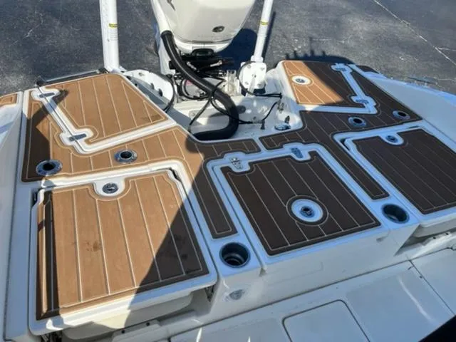 Slide: The Image of Boston Whaler 250 Dauntless 2021 - 5