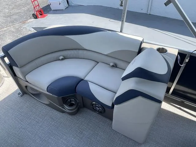 Slide: The Image of Avalon LSZ Quad Lounger 21 FT 2023 - 13