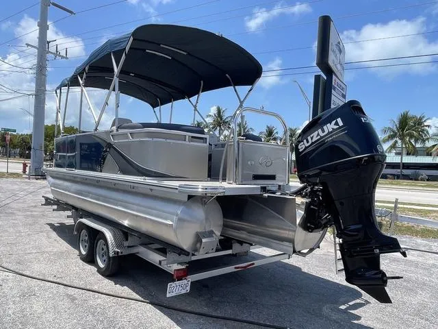 Slide: The Image of Avalon LSZ Quad Lounger 21 FT 2023 - 4