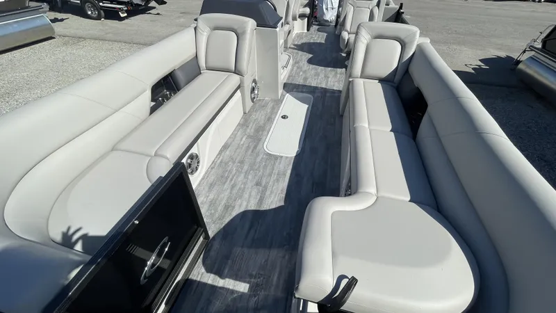 Slide: The Image of Crest Caribbean LX 250SLC CP3 2024 - 5