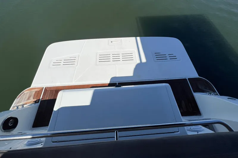 Slide: The Image of Sea Ray 400 Sundancer 2016 - 22